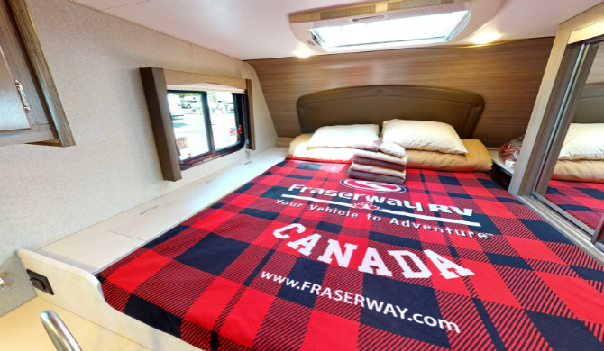 Het bed in de Fraserway Truck Camper