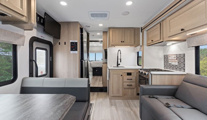 De dinette in de CanaDream MHX camper