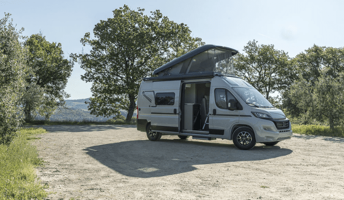 Ga op camperreis door het Verenigd Koninkrijk en Ierland in de Explorer camper van Apollo