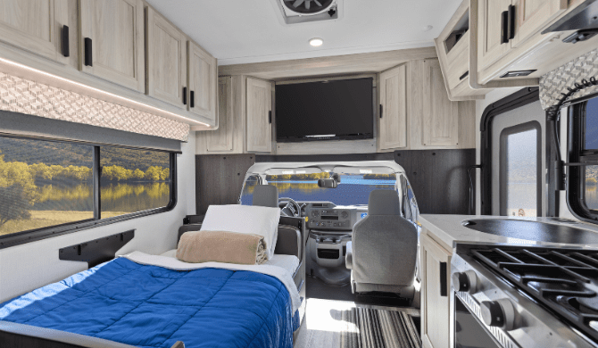 De dinette in de SVC camper van CanaDream