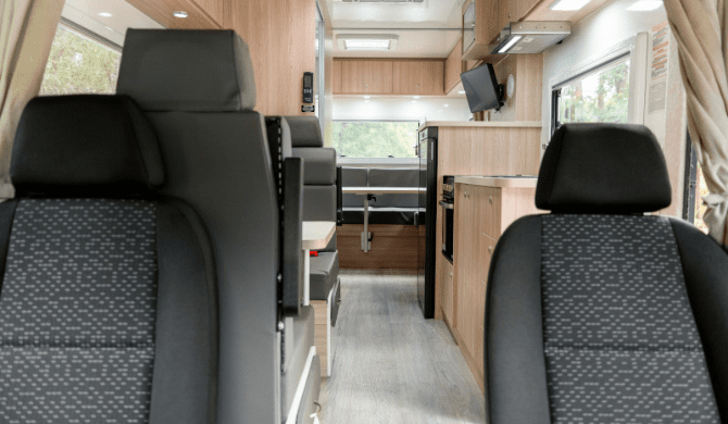 Het interieur van de Maui River Camper. 