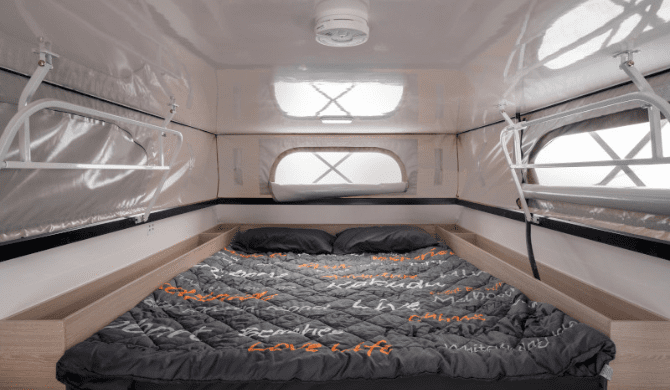 Het bed van de Britz Maverick Camper. 