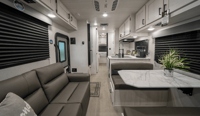 Het interieur van de MHL camper van CanaDream