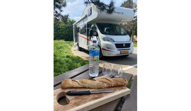 Buitenkant van de Family camper van Camperworld 