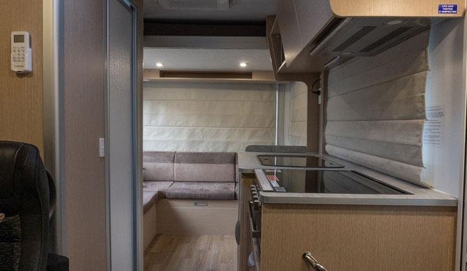 Het interieur van de Apollo Euro Quest camper