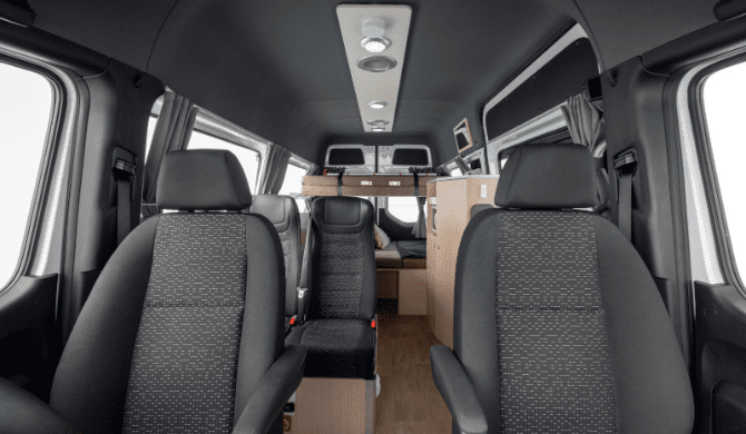 Het interieur van de Britz Voyager Camper. 